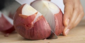 Cum să tai ceapă fără să plângi. 9 metode care nu dau greș